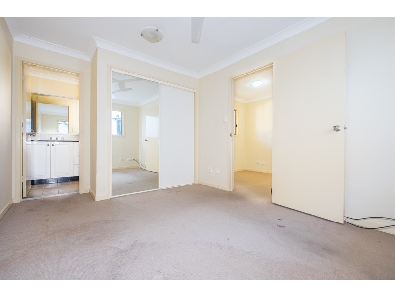 2/36 Silvyn Street, Redcliffe QLD 4020