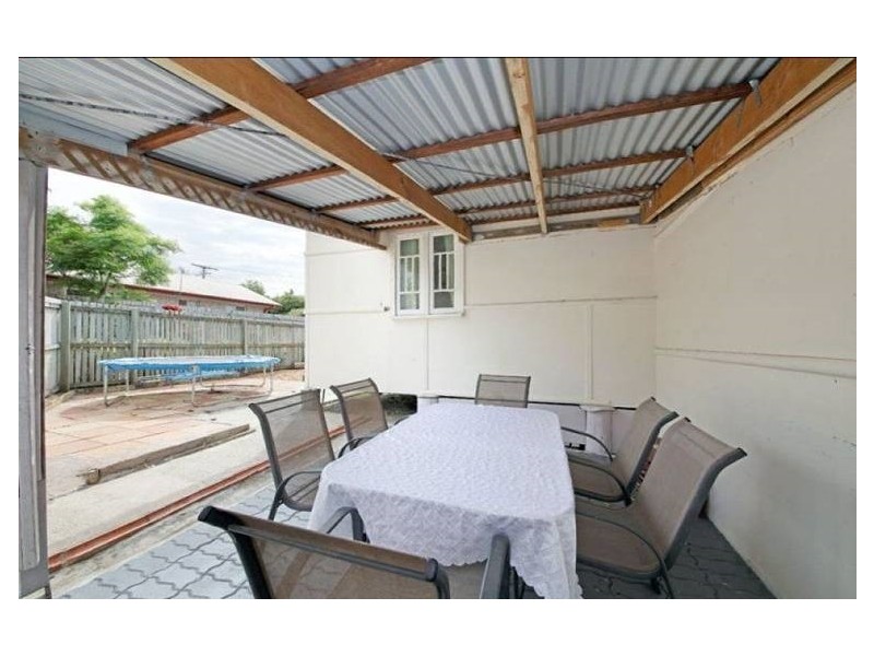 11 Tilley Street, Redcliffe QLD 4020