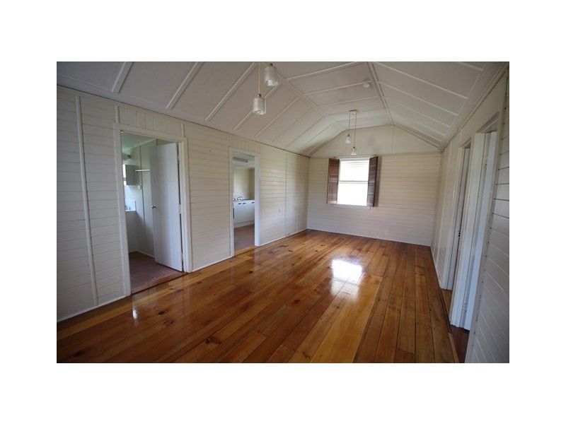 11 Shields Street, Redcliffe QLD 4020