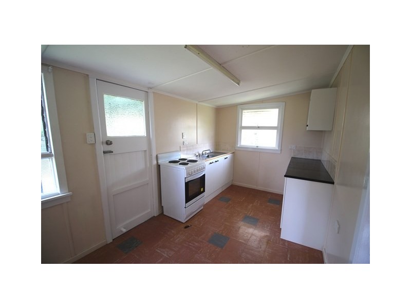 11 Shields Street, Redcliffe QLD 4020