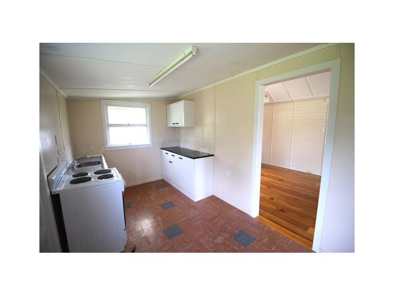 11 Shields Street, Redcliffe QLD 4020