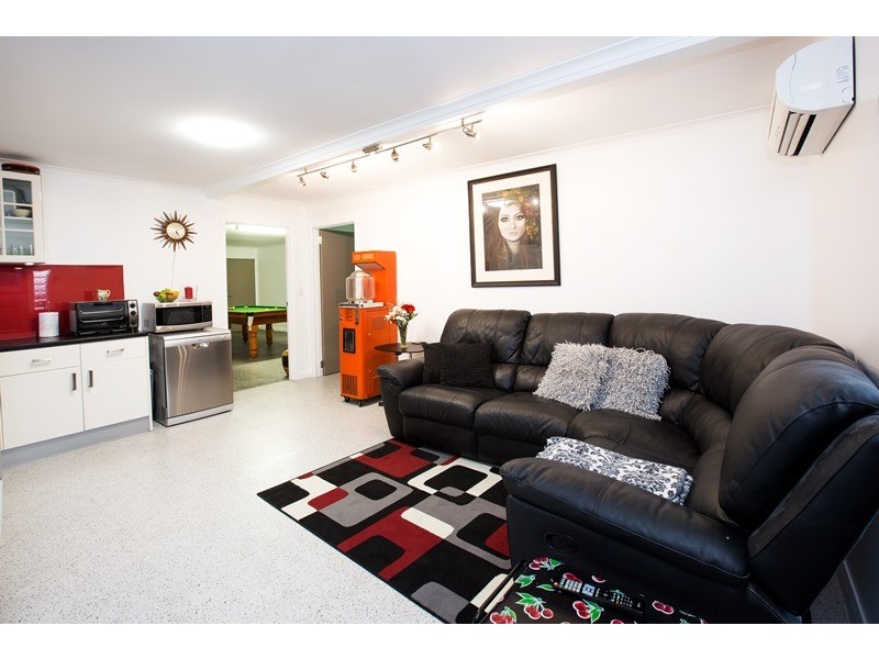 15 VICTORIA AVENUE, Woody Point QLD 4019