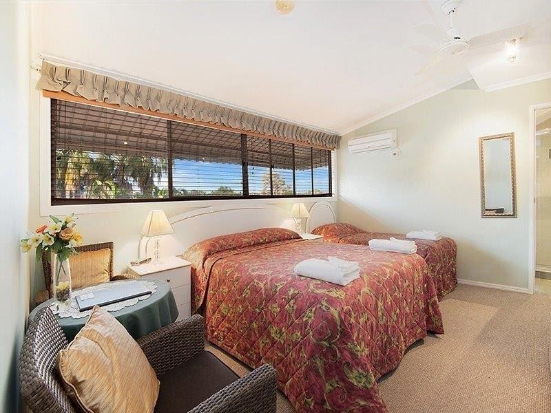 42 STEVEN STREET, Redcliffe QLD 4020