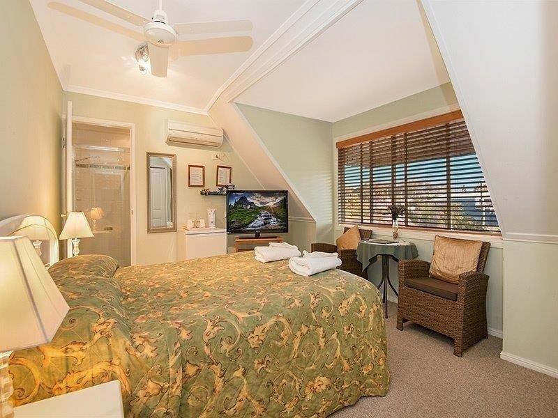 42 STEVEN STREET, Redcliffe QLD 4020