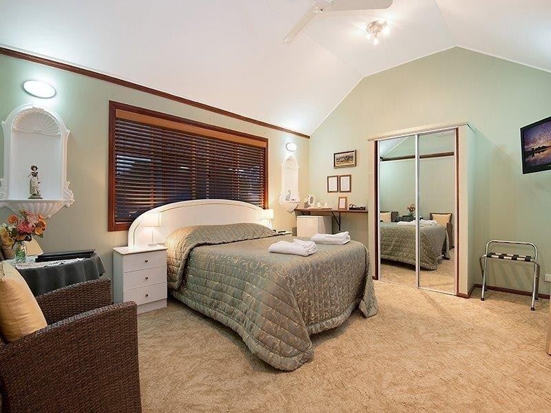 42 STEVEN STREET, Redcliffe QLD 4020