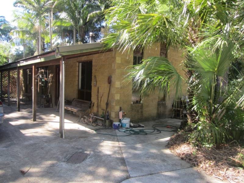 8 Old Convent Road, Uki NSW 2484