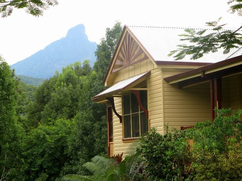 11 McCallum Place, Uki NSW 2484