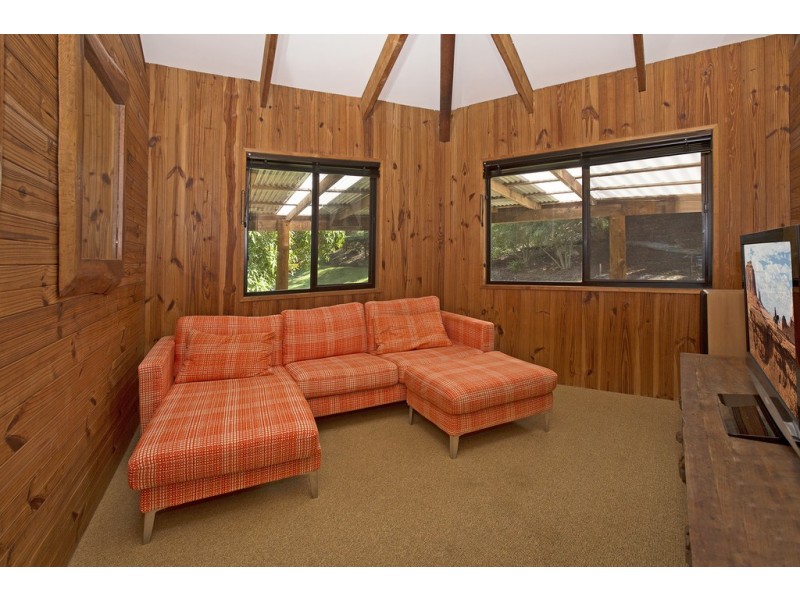 92 Braeside Drive, Uki NSW 2484