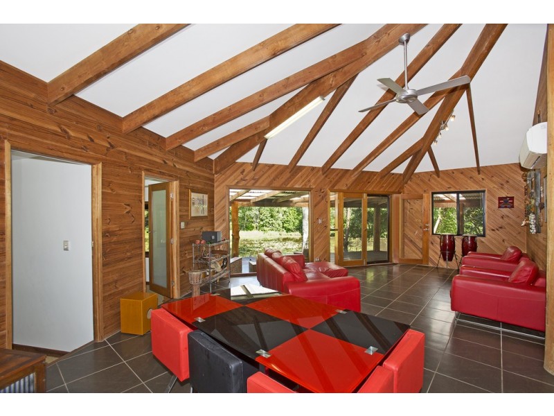 92 Braeside Drive, Uki NSW 2484
