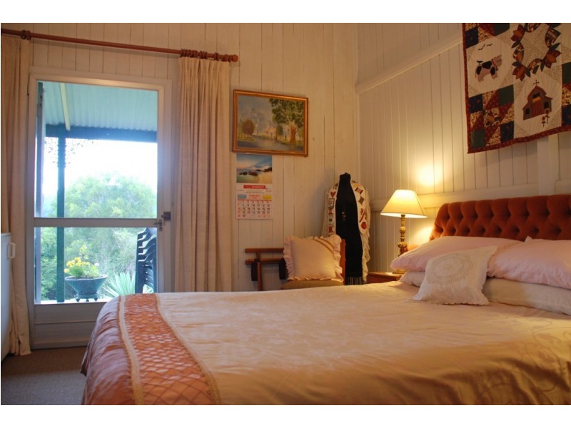 10 Braeside Drive, Uki NSW 2484