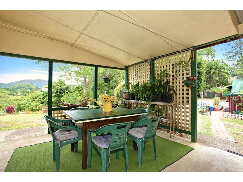 10 Braeside Drive, Uki NSW 2484