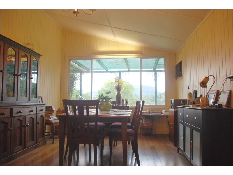 10 Braeside Drive, Uki NSW 2484