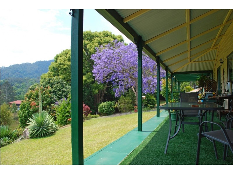 10 Braeside Drive, Uki NSW 2484