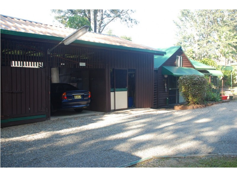 10 Braeside Drive, Uki NSW 2484