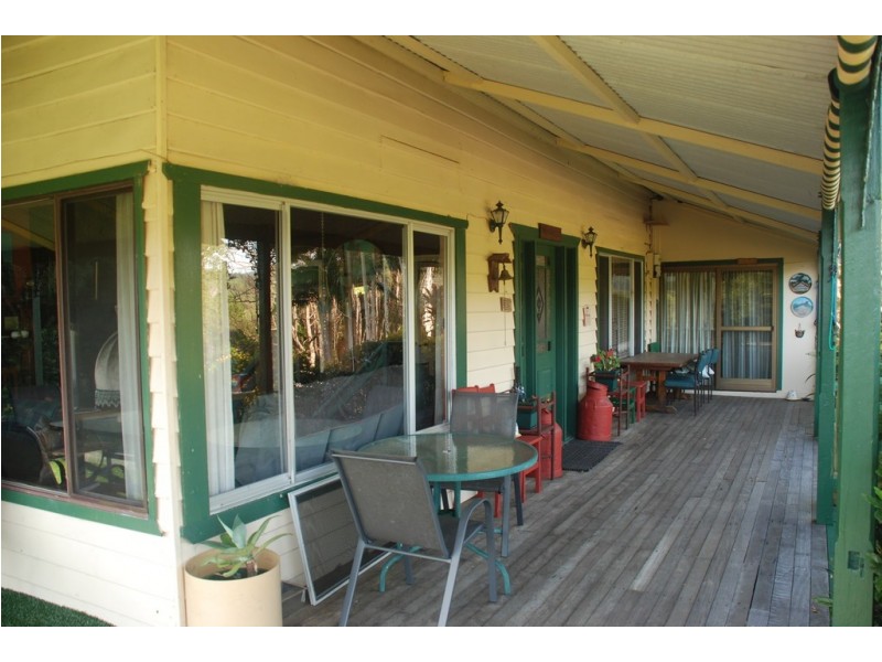 10 Braeside Drive, Uki NSW 2484