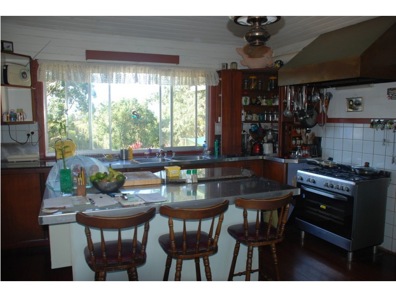 10 Braeside Drive, Uki NSW 2484