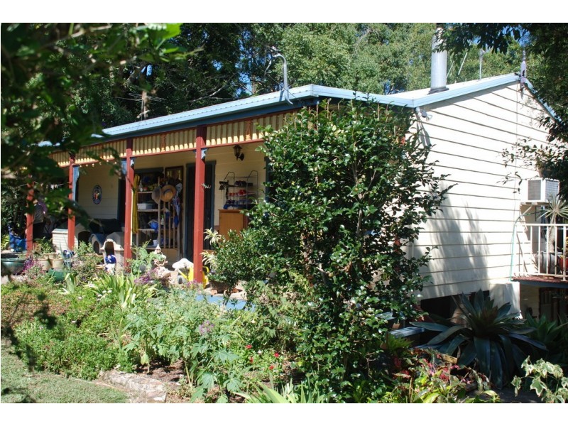 10 Clareville Street, Uki NSW 2484