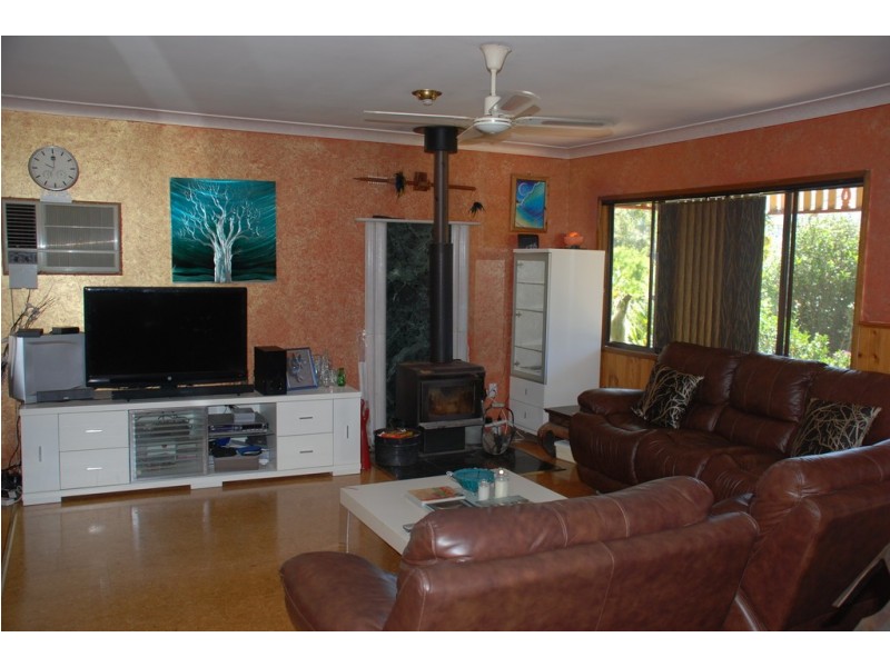 10 Clareville Street, Uki NSW 2484