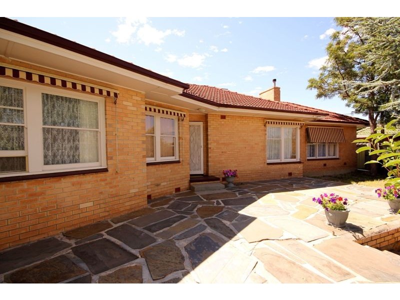 17 Sunnyview Crescent, Ridgehaven SA 5097