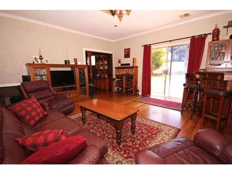 17 Sunnyview Crescent, Ridgehaven SA 5097