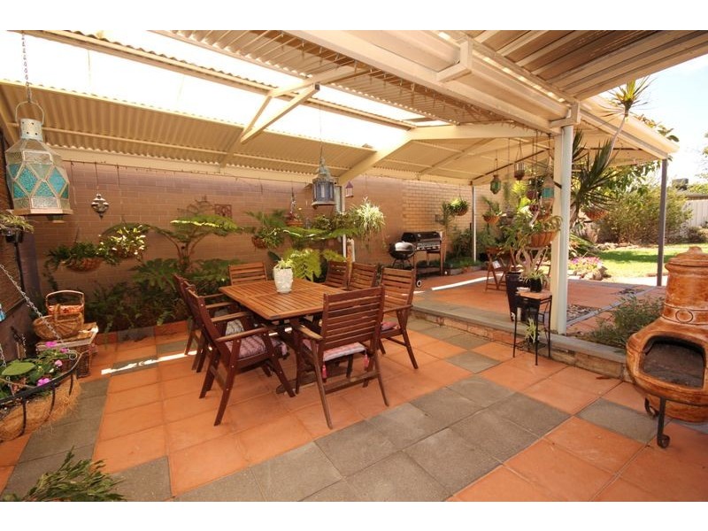 17 Sunnyview Crescent, Ridgehaven SA 5097