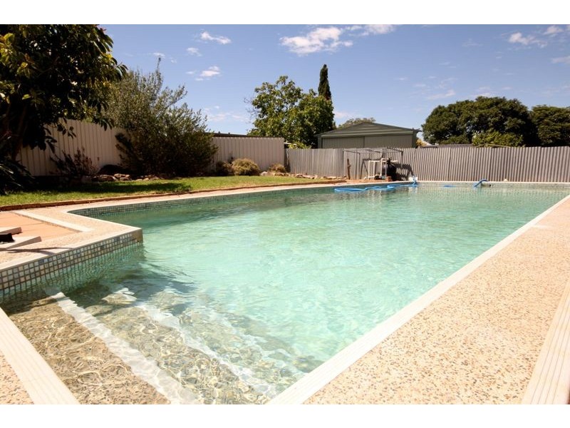 17 Sunnyview Crescent, Ridgehaven SA 5097