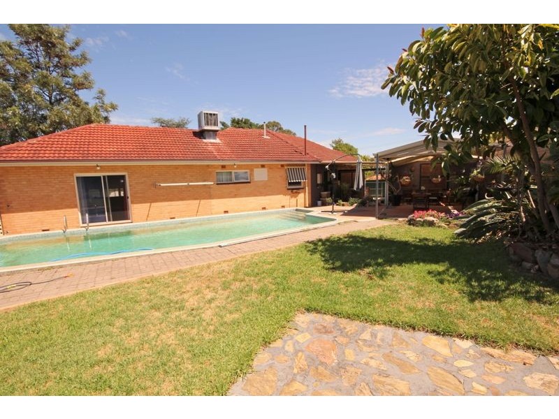 17 Sunnyview Crescent, Ridgehaven SA 5097