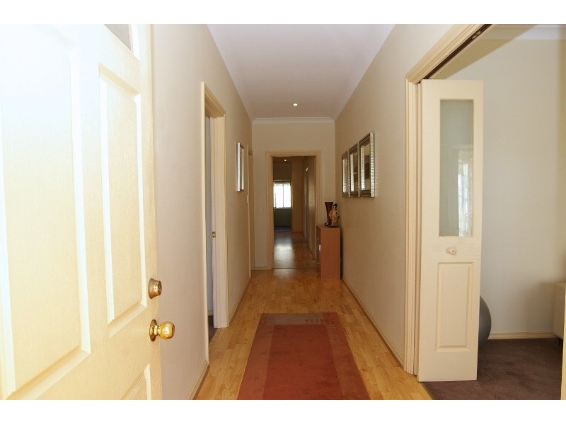 1 Oak Street, Ridgehaven SA 5097