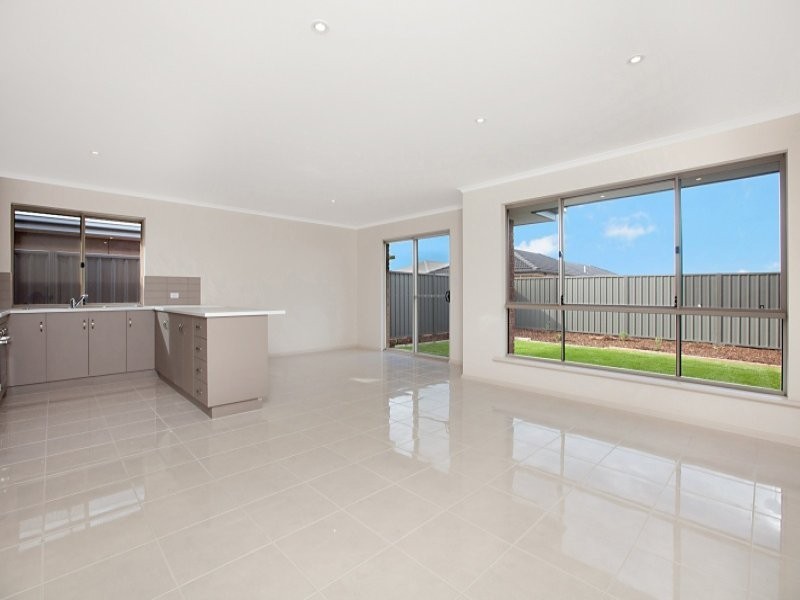 8 Kerang Street, Andrews Farm SA 5114