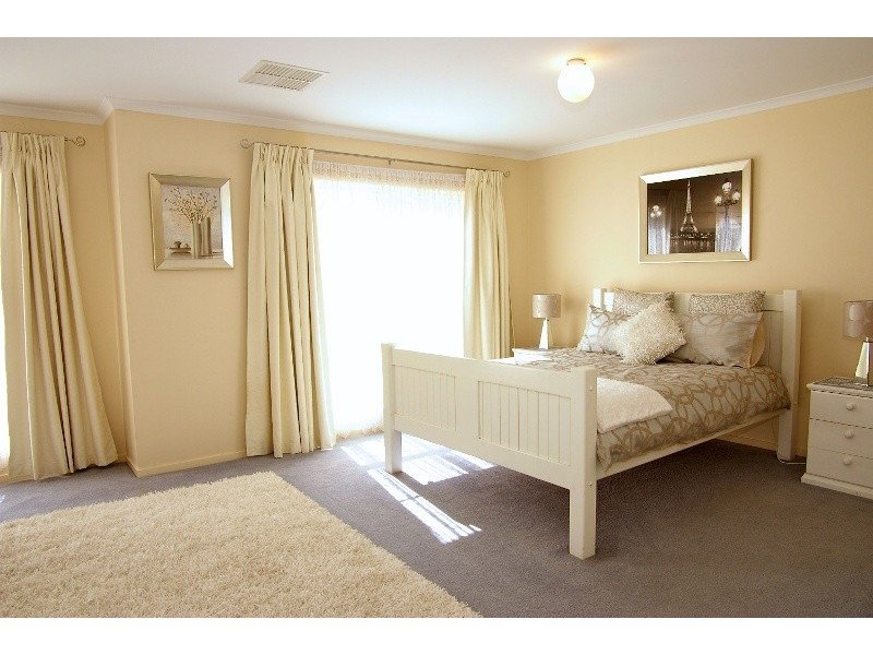 9 Regal Court, Para Hills SA 5096