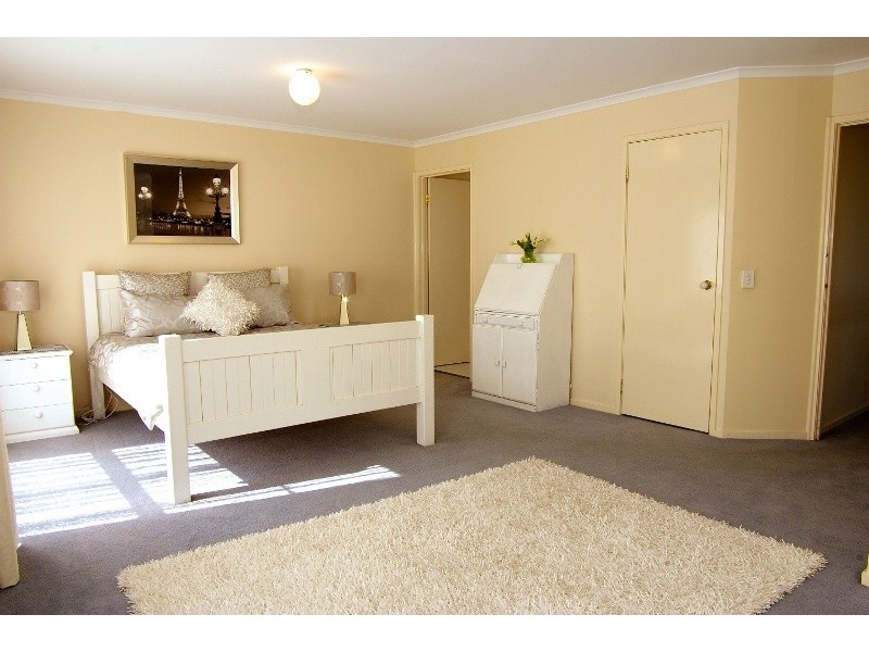 9 Regal Court, Para Hills SA 5096