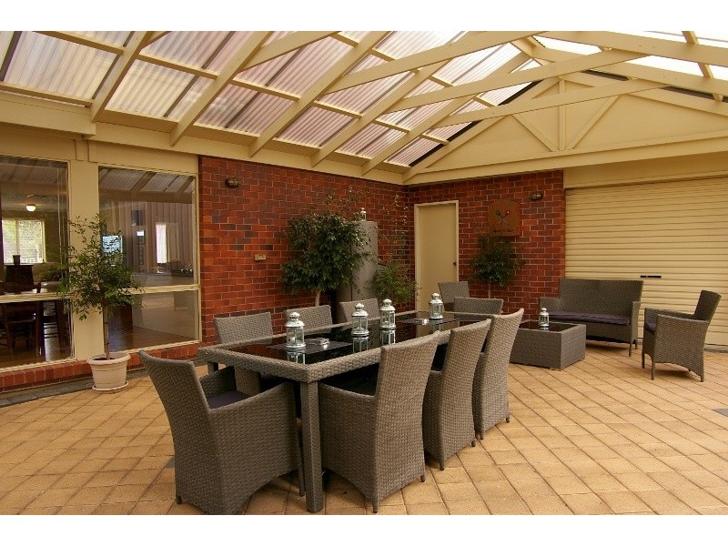 9 Regal Court, Para Hills SA 5096