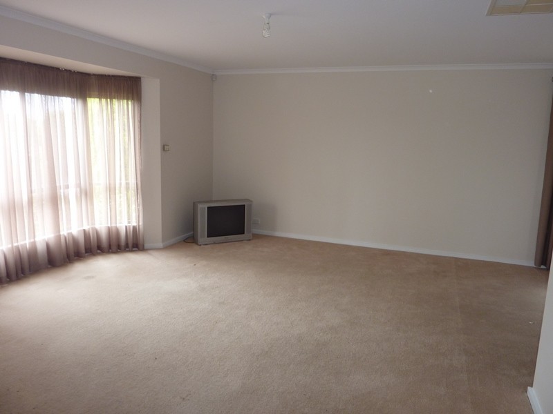 3 Lithgow Court, Redwood Park SA 5097