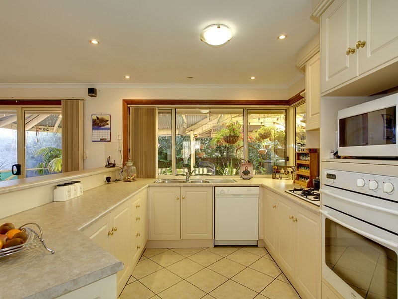 5 Thistleton Court, Greenwith SA 5125