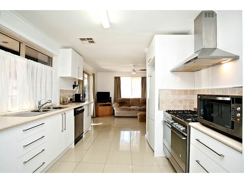 11 James Street, Vista SA 5091