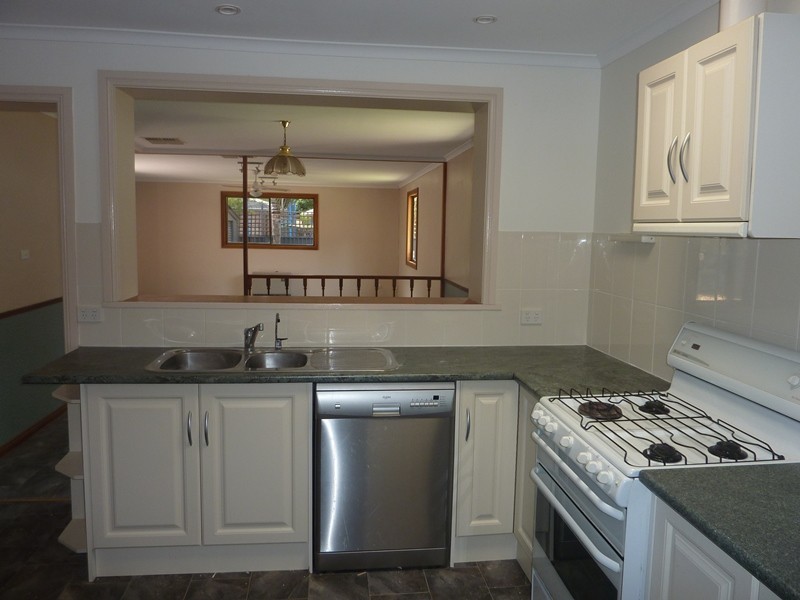 8 Valiant Court, Salisbury Heights SA 5109