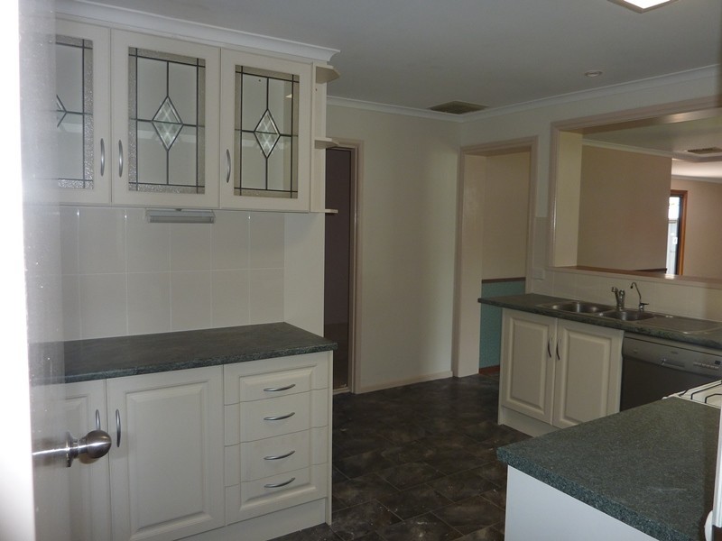 8 Valiant Court, Salisbury Heights SA 5109