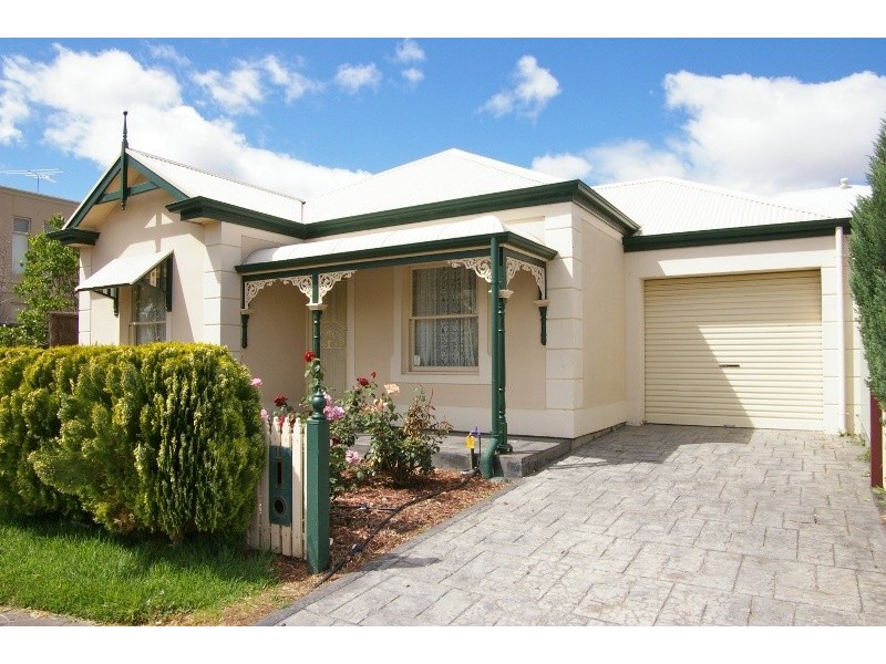12 Windemere cr, Mawson Lakes SA 5095