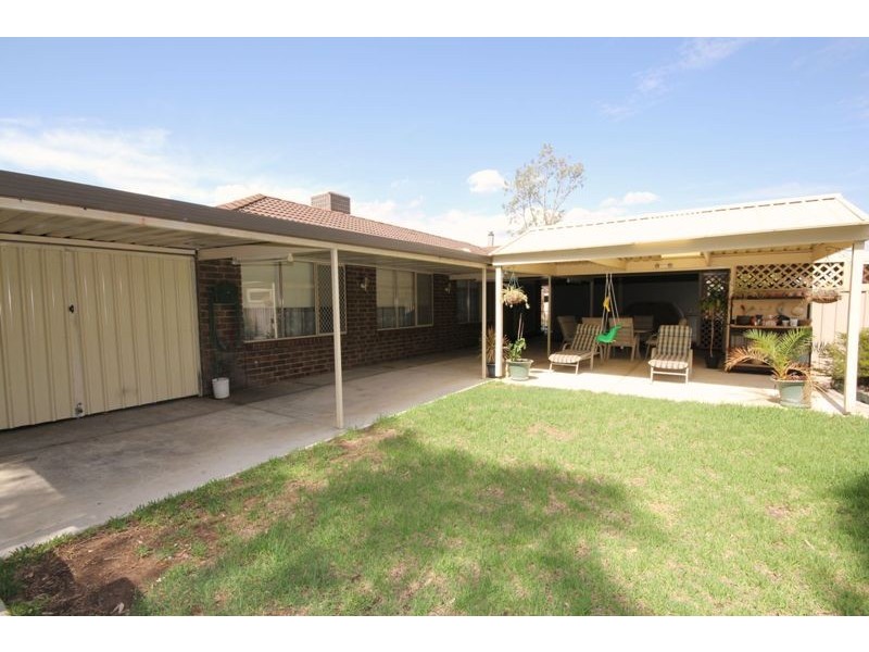 3 Hilditch Drive, Green Fields SA 5107