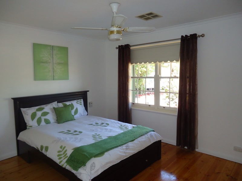 18 Vicenzo Street, Fairview Park SA 5126