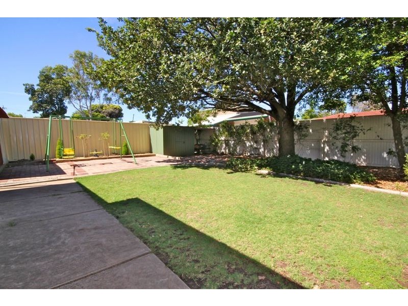 15 Hoover Road, Hope Valley SA 5090