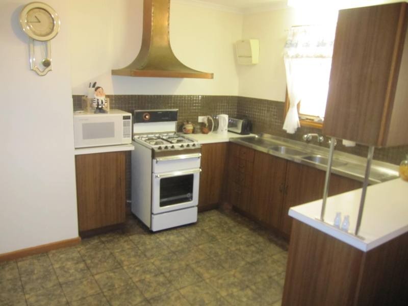 1 Jose Court, Para Hills West SA 5096