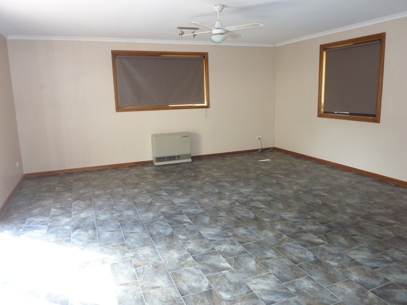 8 Valiant Court, Salisbury Heights SA 5109