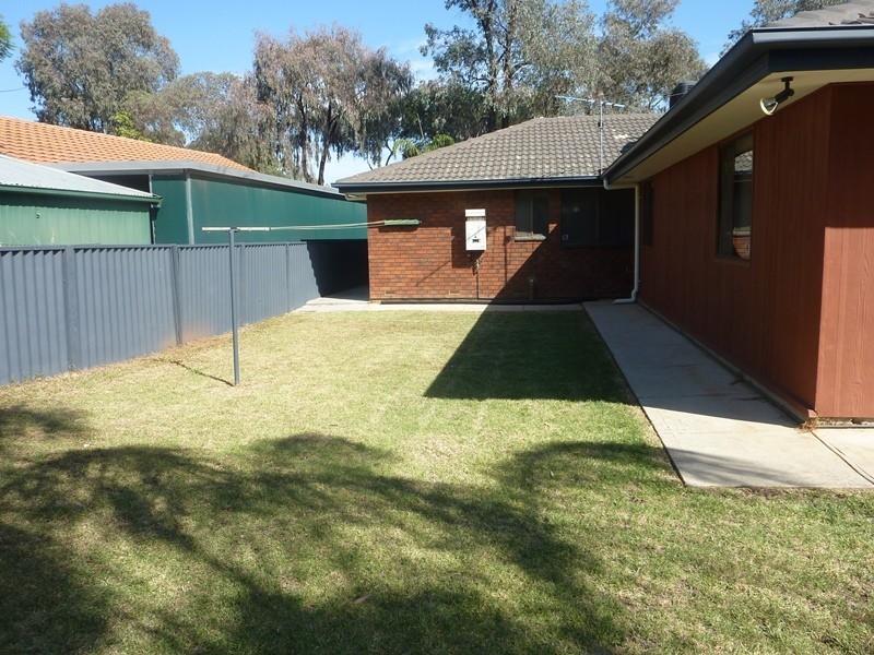 8 Valiant Court, Salisbury Heights SA 5109