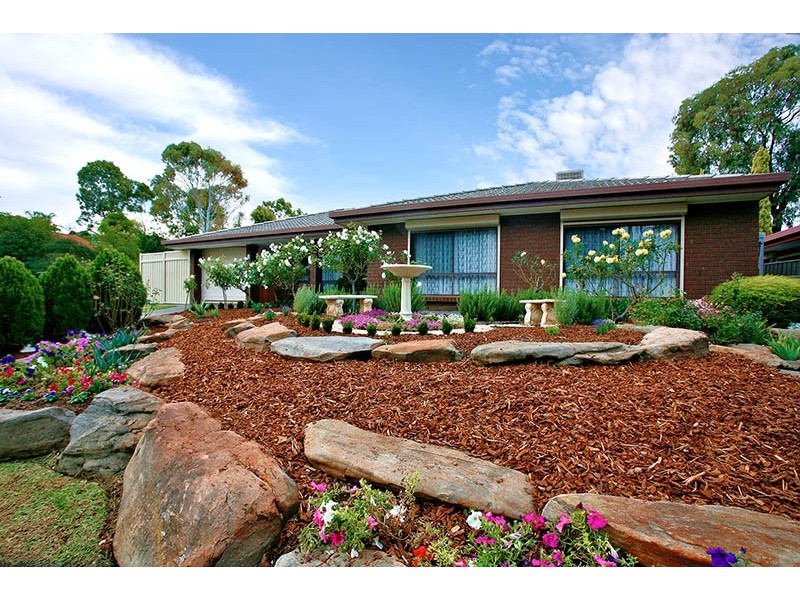 17 Greenvale Court, Wynn Vale SA 5127