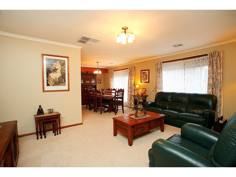 17 Greenvale Court, Wynn Vale SA 5127