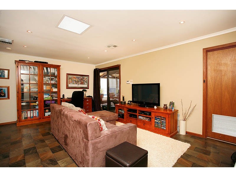 17 Greenvale Court, Wynn Vale SA 5127