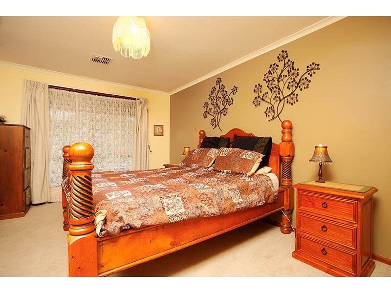 17 Greenvale Court, Wynn Vale SA 5127