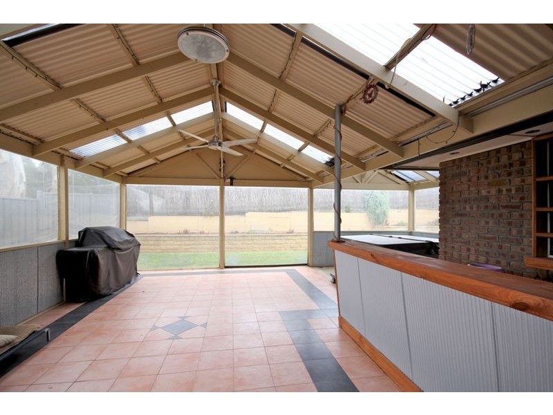 6 Gilchrist Close, Greenwith SA 5125