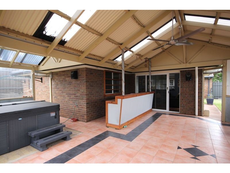 6 Gilchrist Close, Greenwith SA 5125